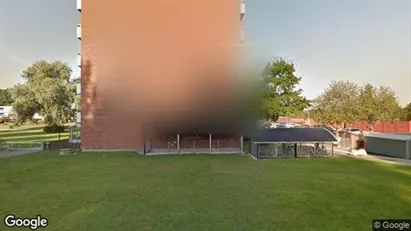 Lägenheter att hyra i Hallstahammar - Bild från Google Street View Lägenheter att hyra i Hallstahammar - Bild från Google Street View