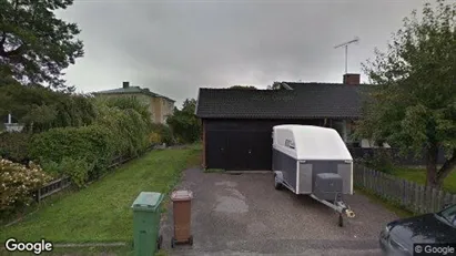 Lägenheter att hyra i Kungsör - Bild från Google Street View Lägenheter att hyra i Kungsör - Bild från Google Street View