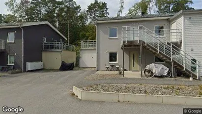 Lägenheter att hyra i Nynäshamn - Bild från Google Street View Lägenheter att hyra i Nynäshamn - Bild från Google Street View