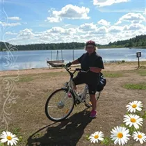 Maria söker lägenhet att hyra i Haninge
