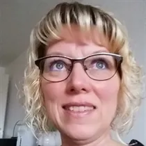 Helén söker lägenhet, hus eller radhus att hyra i Stenungsund, Tjörn eller Orust m.fl.